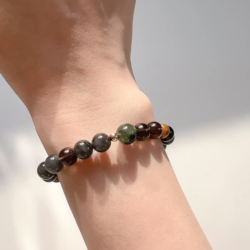 Li Yan deep natural stone crystal bracelet yellow Peter stone Stone hair crystal black elongated stone tea crystal - Bracelets - Crystal Multicolor