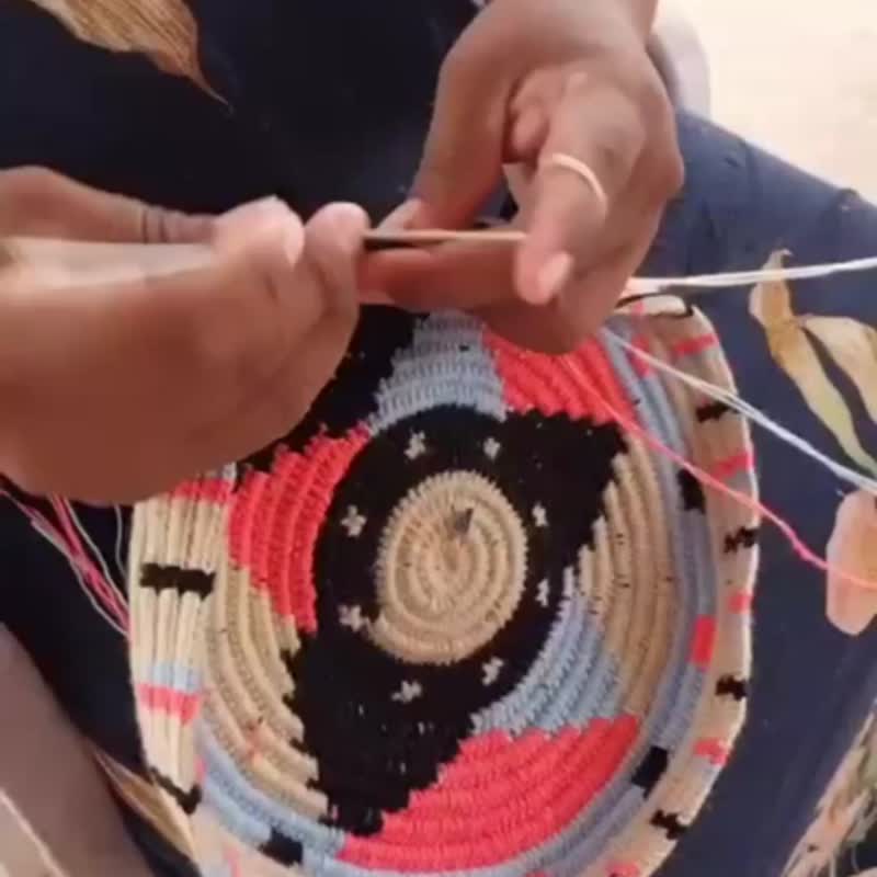 哥倫比亞製 Nana 手提/肩背 Wayuu 編織手工包 彩虹亮點 - 手提包/手提袋 - 壓克力 多色