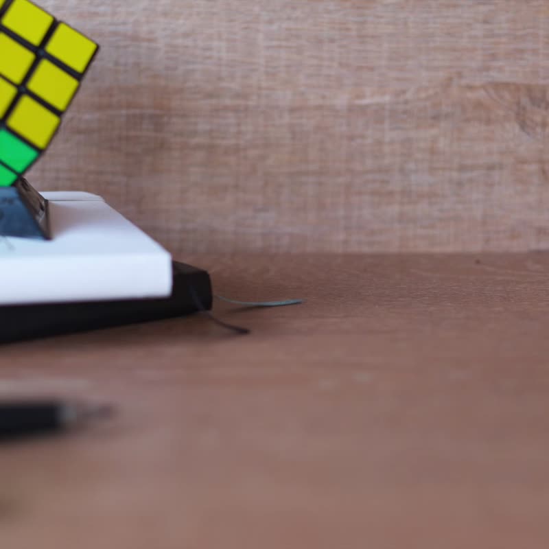 Wooden Figure Solved Rubik's Head - 玩偶/公仔 - 木頭 多色