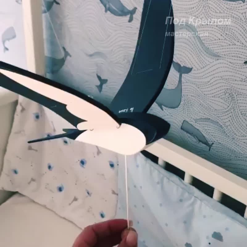 Baby mobile. Nursery decor crib mobile flying bird - 擺飾/家飾品 - 木頭 藍色