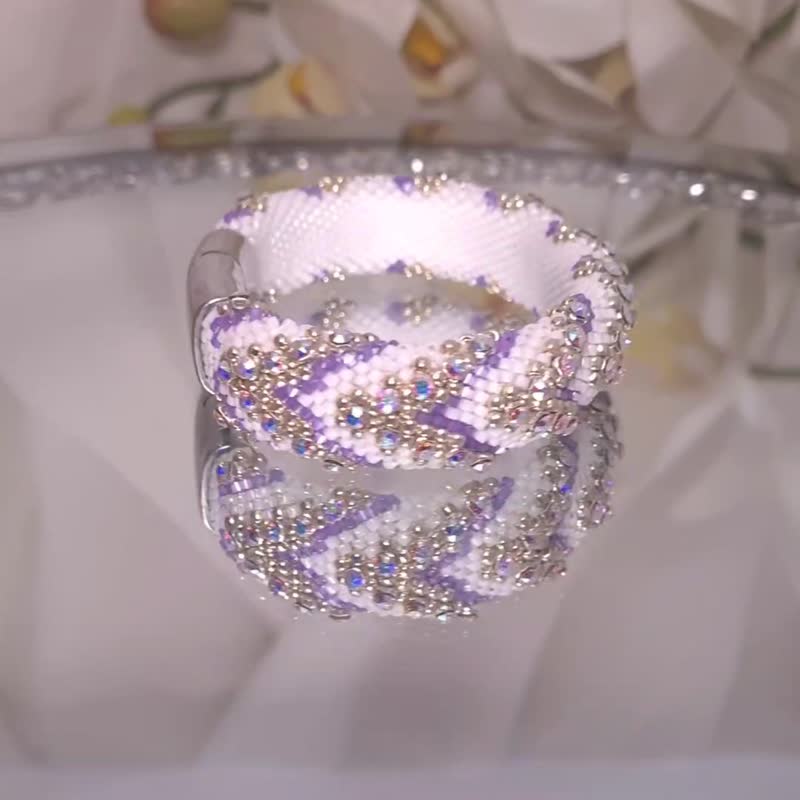 Relief Crystal Bracelet White Sparkling Bracelet  For Women White Cuff Bangle - 手鍊/手環 - 玻璃 白色