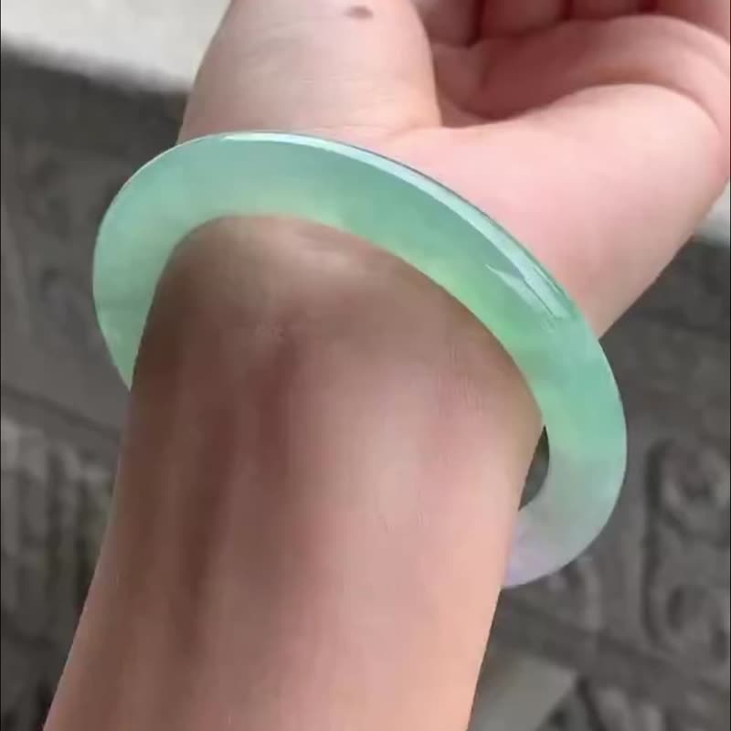 冰種翡翠天然翡翠玉鐲 A玉手鐲 玉鈪 • 冰種春帶彩翡翠圓鐲 - 手鍊/手環 - 玉石 綠色