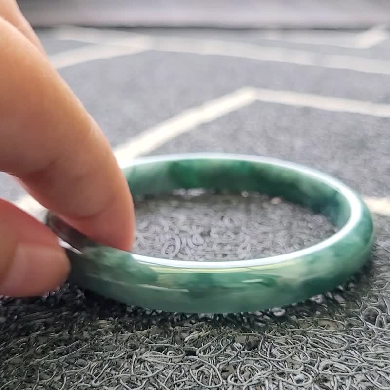 [Pro Cui] Natural Emerald Guatemala Ice Spicy Green Floating Flower Mood Cotton Very Beautiful Color Bracelet 55 Circle Mouth - สร้อยข้อมือ - หยก หลากหลายสี