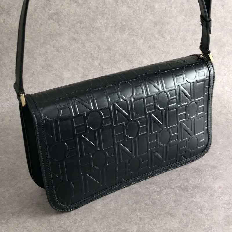 【 日本直送　名牌中古包 】CELINE セリーヌ ショルダーバッグ ブラック ロゴ 型押し レザー ミニバッグ vintage ヴィンテージ  z7yz82 - 側背包/斜背包 - 真皮 黑色