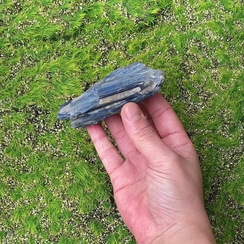 手串充電站-原礦藍晶石共生白水晶 可消磁細款手鍊 風水 辦公室 - 擺飾/家飾品 - 水晶 多色