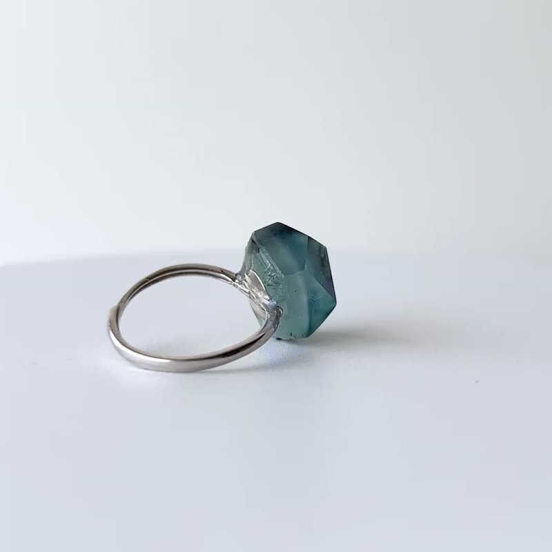 Frames ring /crystals/ Alice in wonderland_frost bluegray 7-c/silver925/type-C - 戒指 - 純銀 灰色