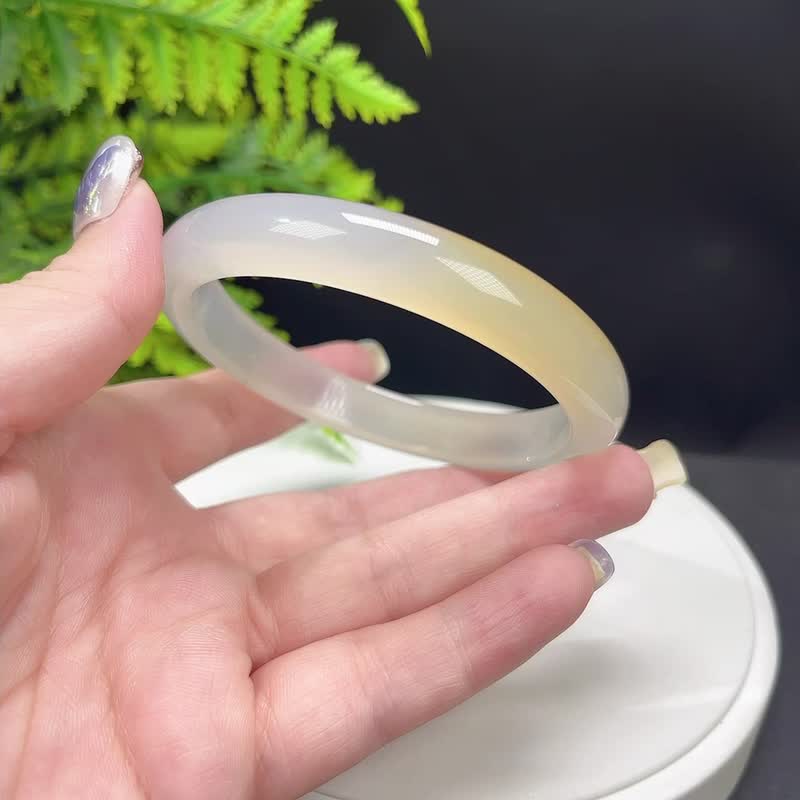 精品 淺灰瑪瑙手鐲 67MM 冰潤起光 飄一抹金 玉髓手環 玲瓏閨秀 - 手鍊/手環 - 半寶石 灰色