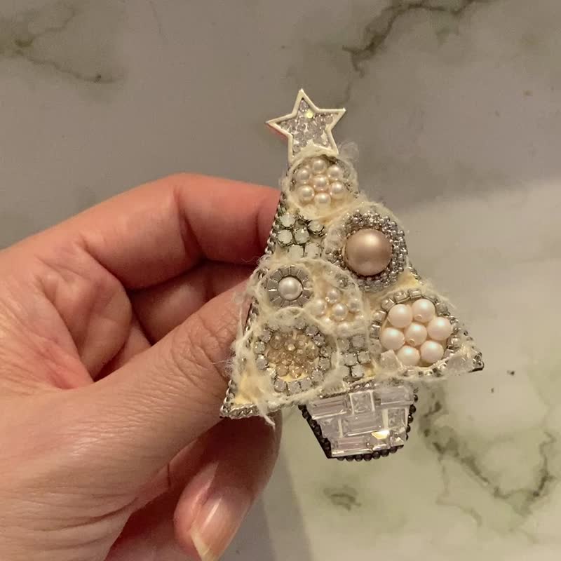 Christmas tree brooch - Brooches - Wood White