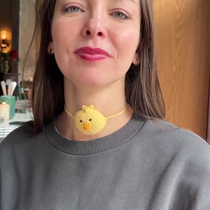 Adam's apple bra. Adam's apple hat. Adam apple cover chicken. Neck choker chick - 頸鏈 - 棉．麻 黃色