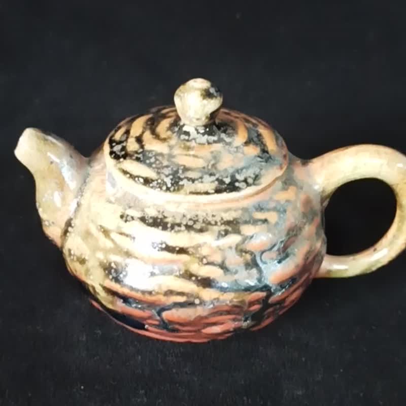 Firewood kettle gold and silver color - Teapots & Teacups - Pottery Multicolor