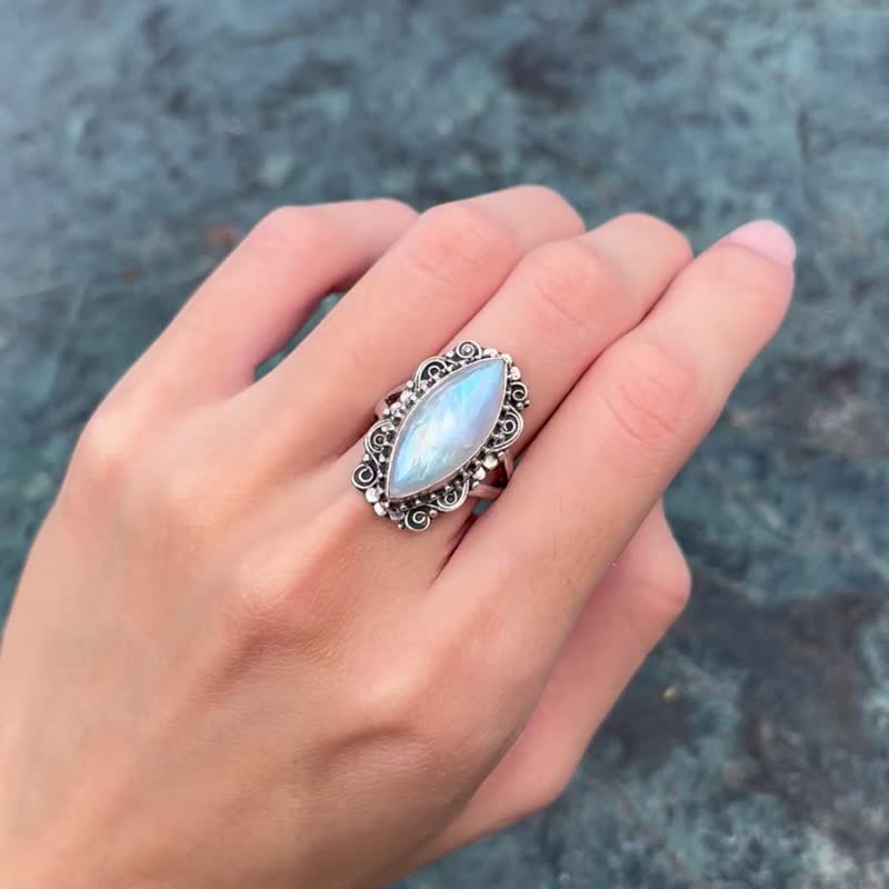 Xiyingyao 925 Silver moonstone natural stone live ring ethnic style retro hippie men and women - แหวนทั่วไป - คริสตัล สีเงิน