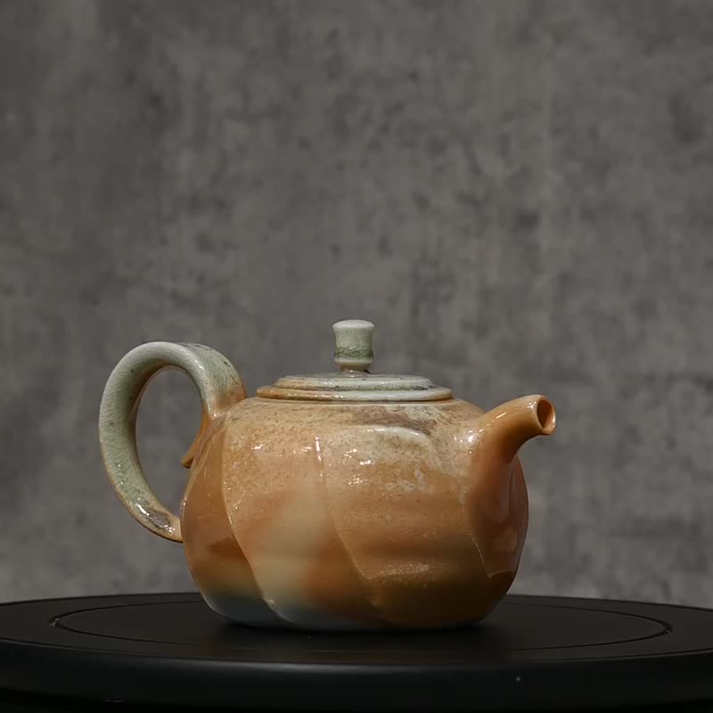 Pure porcelain handmade wood-fired kettle - classic style [Zhenlin Ceramics] - Teapots & Teacups - Porcelain 