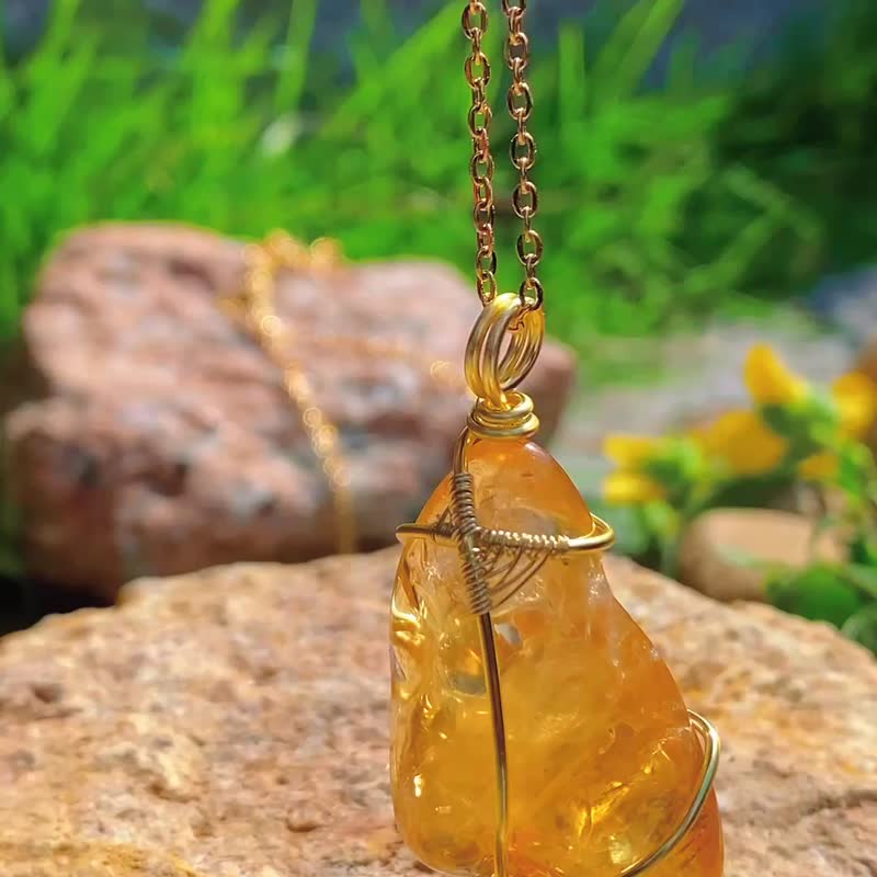 [Lucky Crystal Raw Stone] Citrine Handmade Necklace/Customized Ornaments - Necklaces - Crystal Yellow