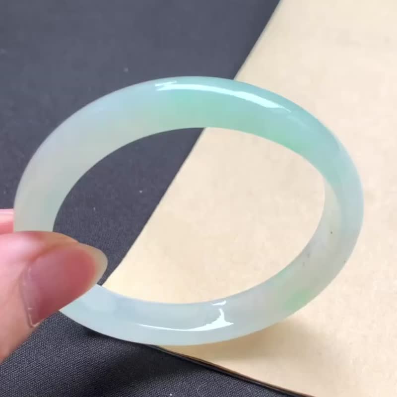 冰種玉鐲 天然翡翠玉鐲 A玉 手鐲 • 冰種薄荷綠翡翠貴妃鐲 - 手鍊/手環 - 玉石 綠色
