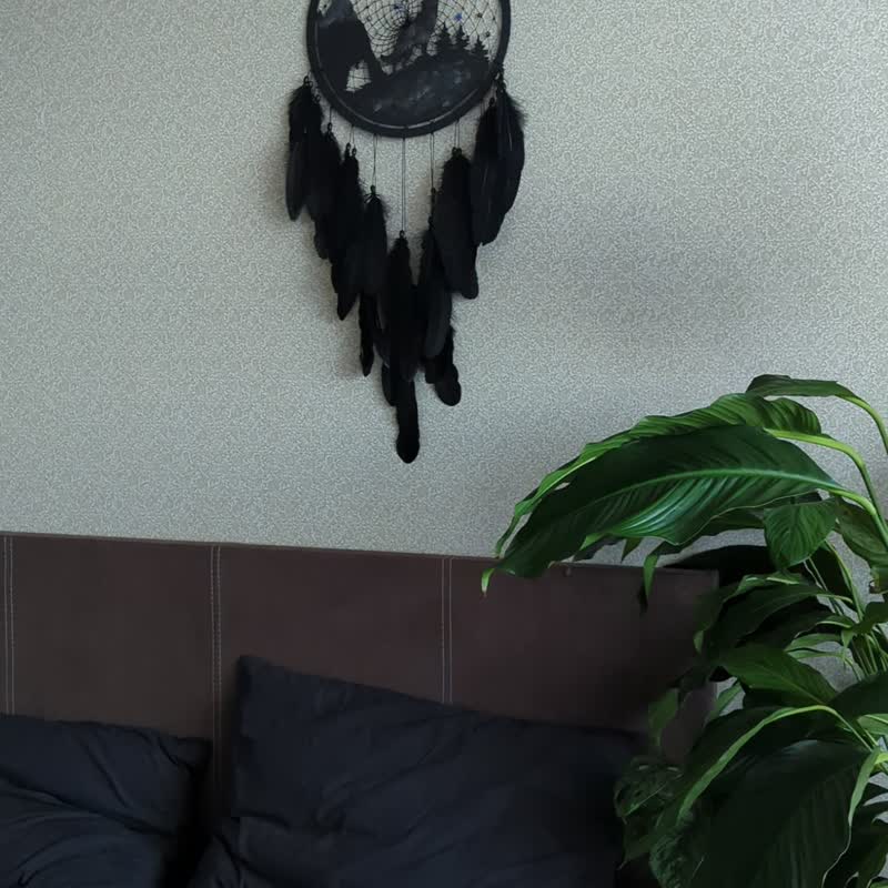 Handmade Black Wolf Dreamcatcher Wall Decor | Large Moon and Mountain Silhouette - 壁貼/牆壁裝飾 - 木頭 黑色