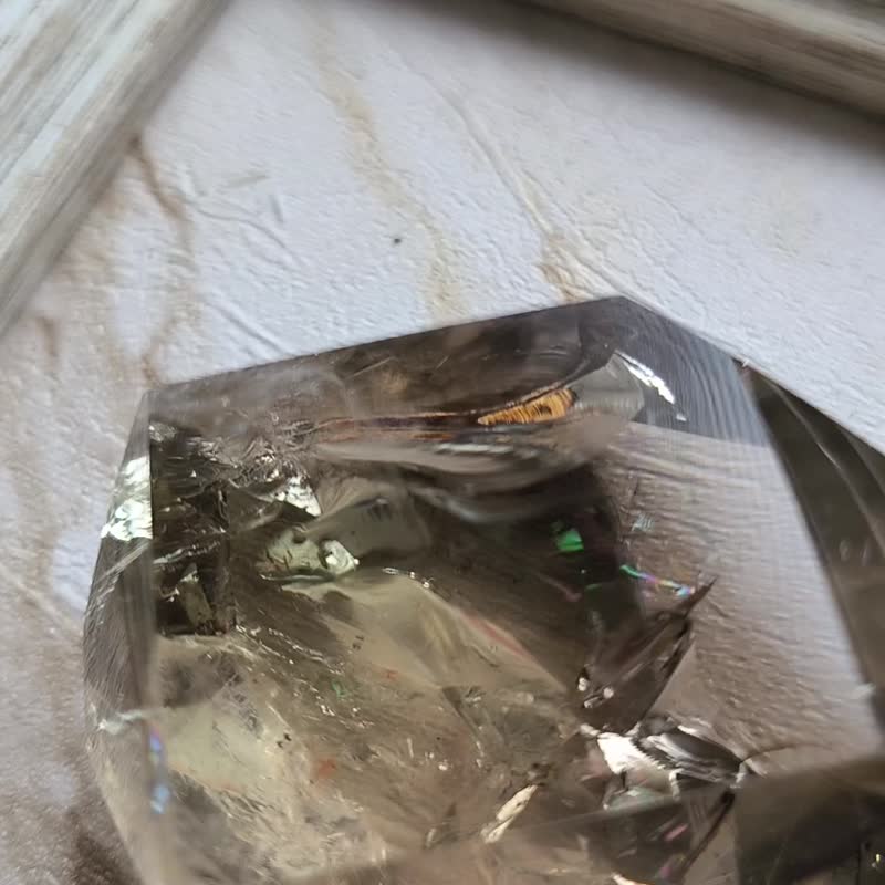 小瑕特價中|彩虹天然茶水晶 原石  SmokyQuartz 收藏擺設 - 擺飾/家飾品 - 水晶 