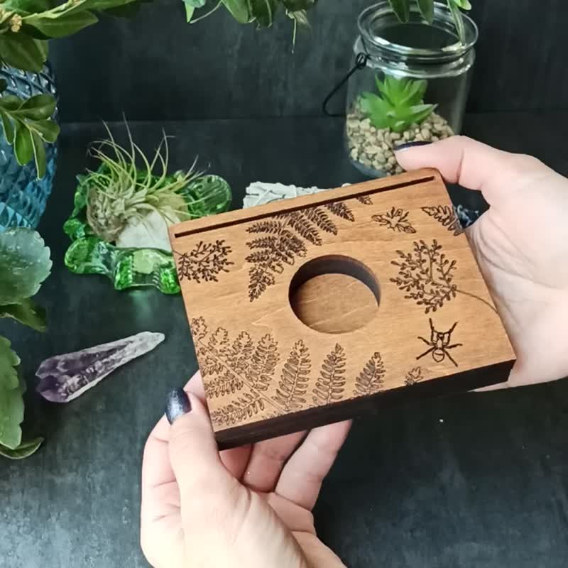 占い小物道具 タロットカード ディスプレー シダ刻印 - 置物 - 木製 ブラウン