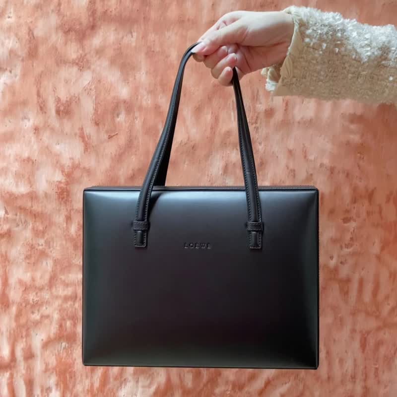 Vintage LOEWE Postal Hand Bag Medium Black Box Calf Leather Museum Collection - 手提包/手提袋 - 真皮 黑色