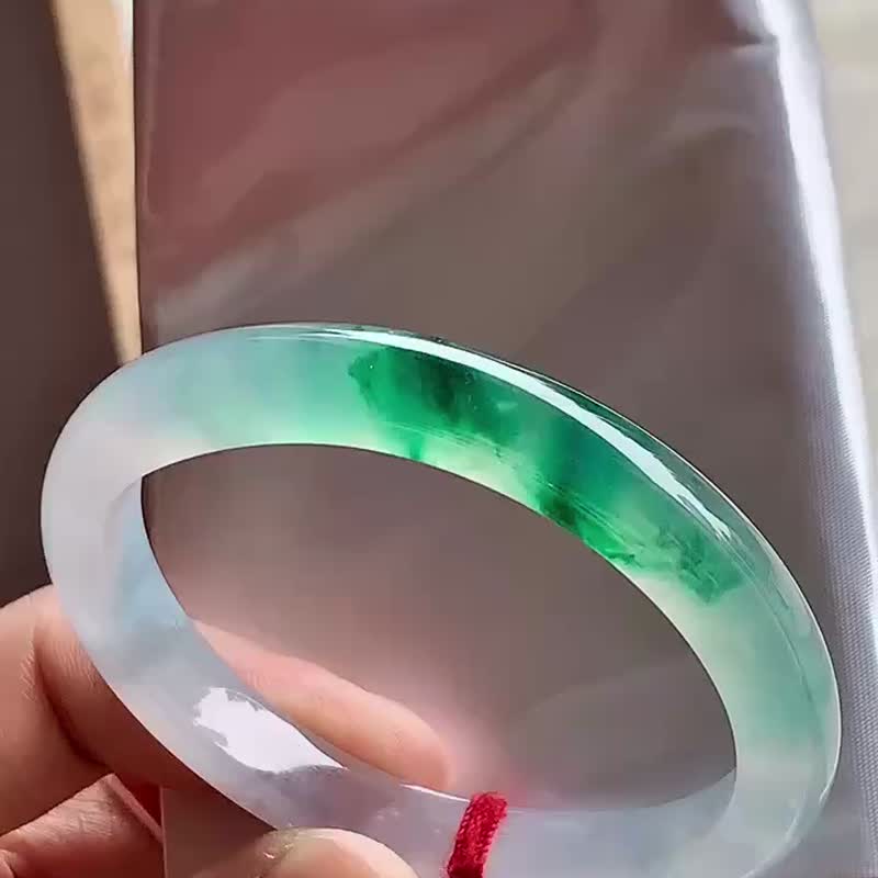 冰種玉鐲 天然翡翠玉鐲 A玉 手鐲 • 高冰種飄花翡翠貴妃鐲 - 手鍊/手環 - 玉石 綠色