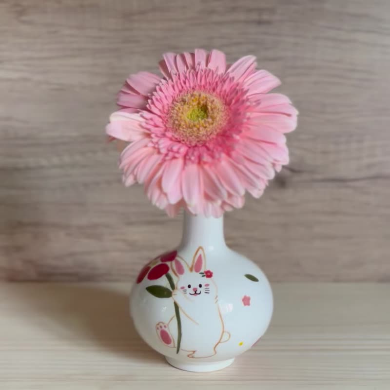 A Lu Cute Rabbit Pottery Vase/Decoration/Gift Mother's Day Gift Original Hand-painted Only One Piece - เซรามิก - ดินเผา หลากหลายสี