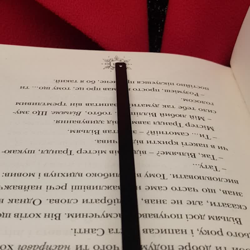 Metal Bookmark Black Retro Car, Small Bookish Gift for Design Lovers - 書籤 - 其他金屬 黑色