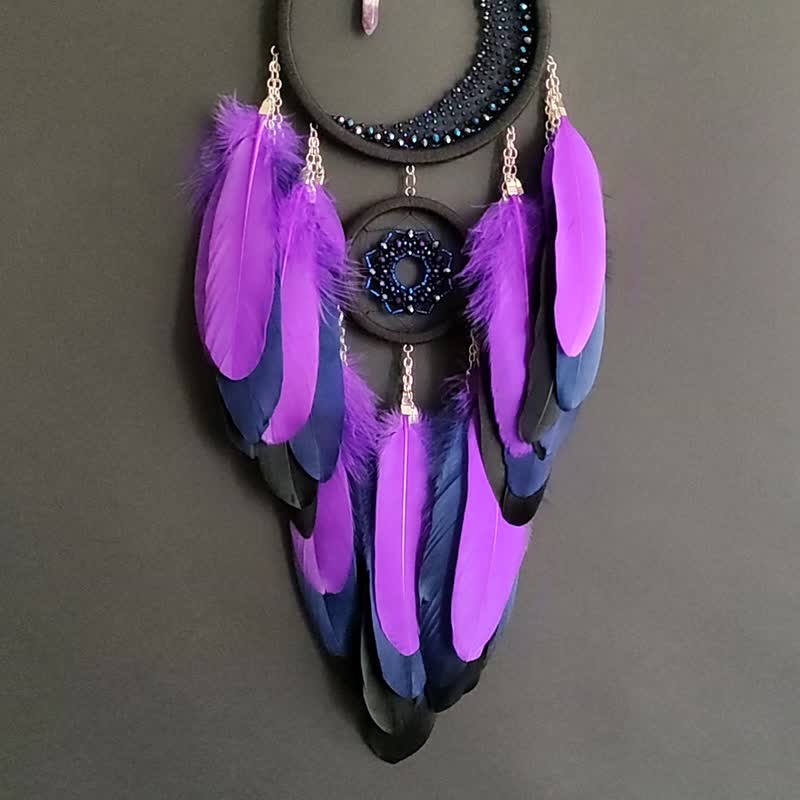 Crescent moon Purple Dreamcatcher with Amethyst crystal Chakra dream catcher - ตกแต่งผนัง - เครื่องเพชรพลอย สีม่วง