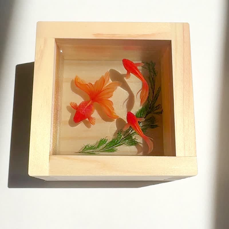 Made to order　Goldfish swimming in a cypress box　figurine - Items for Display - Wood 