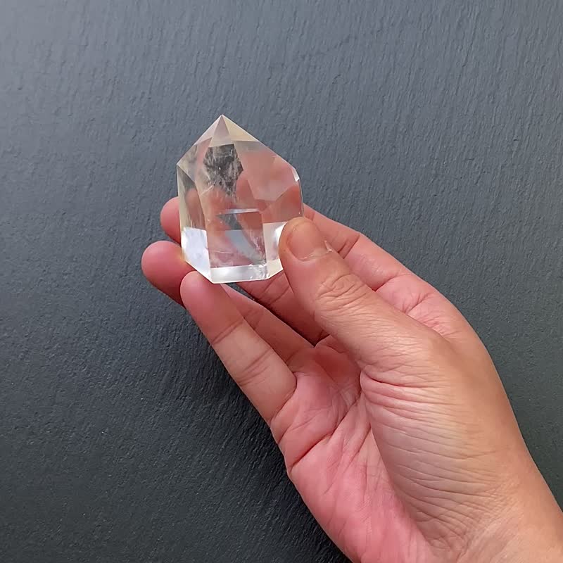 能量擺件-天使之翼 天然冰透可愛胖胖藍針白水晶能量柱 冥想 療癒 - 擺飾/家飾品 - 水晶 白色