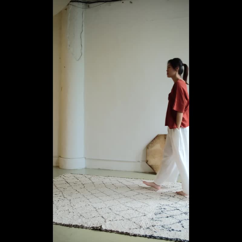 V領短版微皺上衣 / 慕斯布 米白 - 女上衣/長袖上衣 - 棉．麻 白色