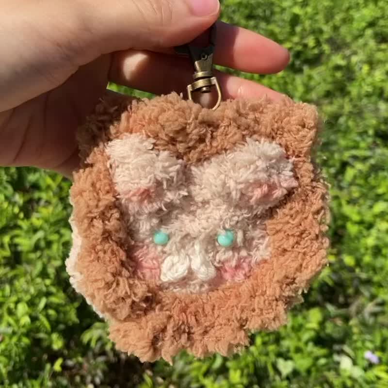 [Original handmade] 2way lion doll zipper bag - ที่ห้อยกุญแจ - ไฟเบอร์อื่นๆ สีกากี