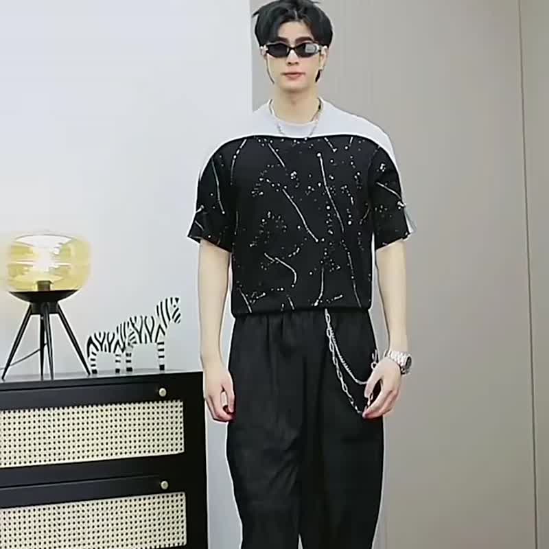 男士連肩袖拼接上衣  燙銀圓領短袖T恤 - 男 T 恤 - 棉．麻 
