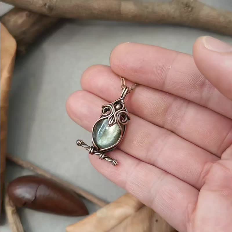 Owl labradorite necklace metal braided ore necklace labradorite retro wear handmade jewelry - สร้อยคอ - ทองแดงทองเหลือง 