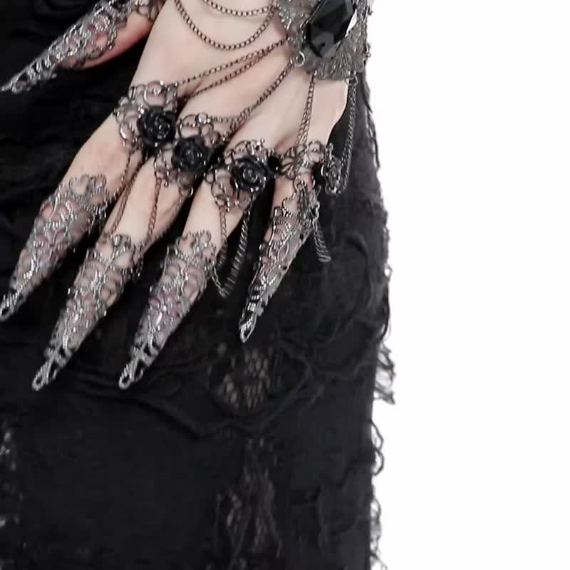 Sevenfold Veil Dance Mitten Bracelet - สร้อยข้อมือ - วัสดุอื่นๆ สีดำ