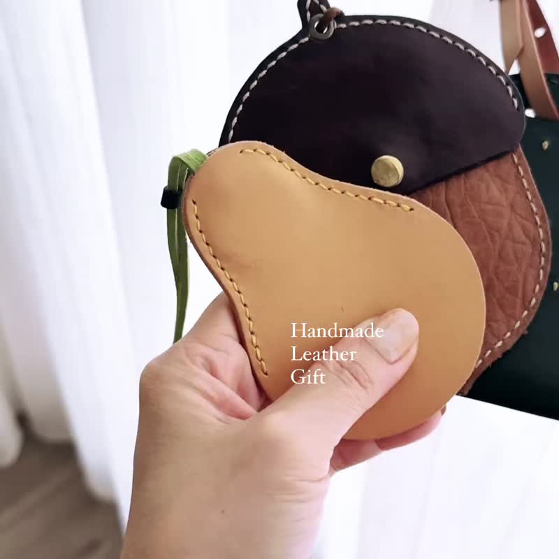 Graduation gift pear key bag acorn card holder cactus luggage tag material package DIY - ที่ใส่บัตรคล้องคอ - หนังแท้ สีนำ้ตาล