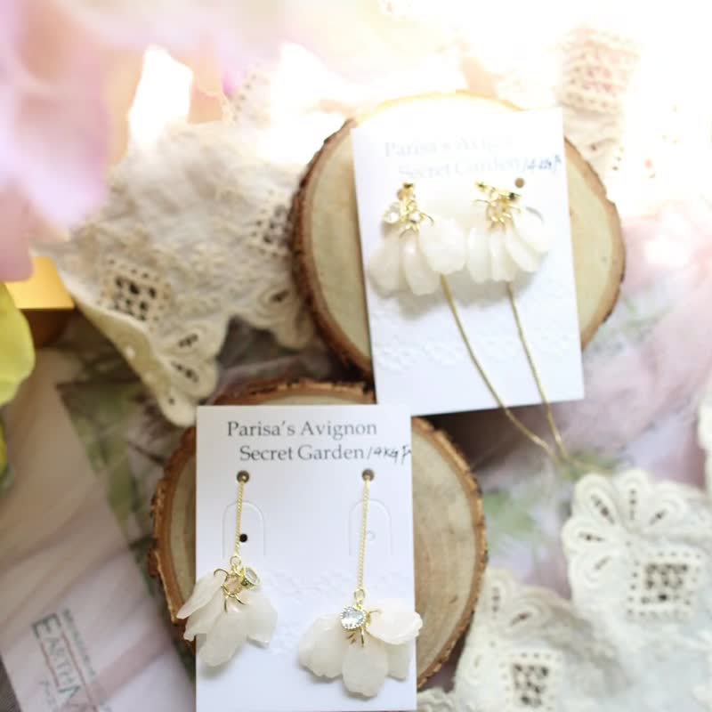 Christmas gift box-white cherry blossom snow immortal flower real flower UV jewelry earrings 14kgf - ต่างหู - โลหะ สึชมพู