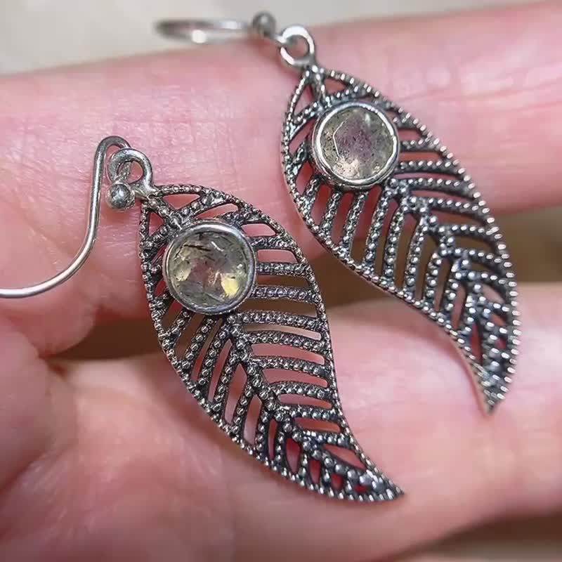 Natural faceted labradorite shaped earrings, handmade in Nepal, 925 sterling silver - ต่างหู - เครื่องเพชรพลอย 