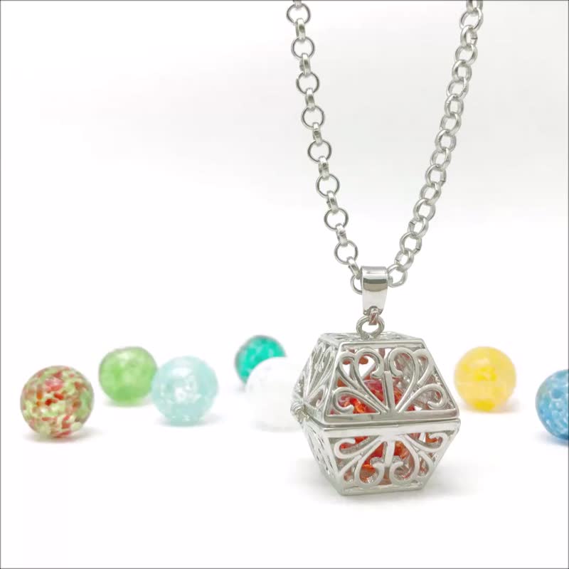 Diffuser Cutout Locket Necklace Treasure Chest Snowflake Aroma Glass Bead - สร้อยคอ - กระจกลาย หลากหลายสี