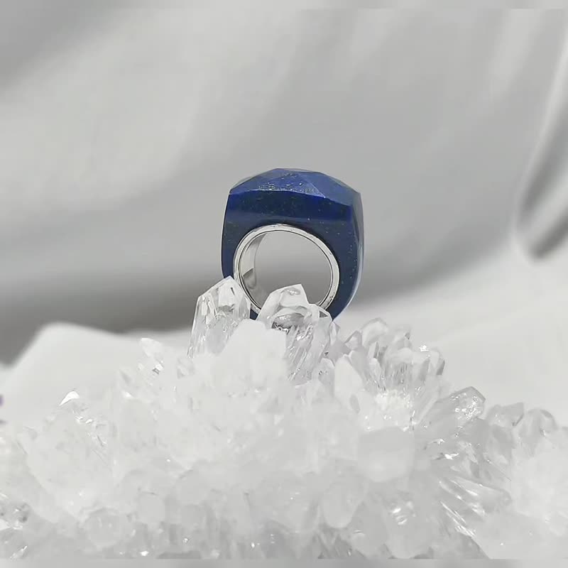 天然青金石 鑽面 正氣 招財 大寶石戒指 內徑15.8mm 單品 禮物 - 戒指 - 寶石 藍色