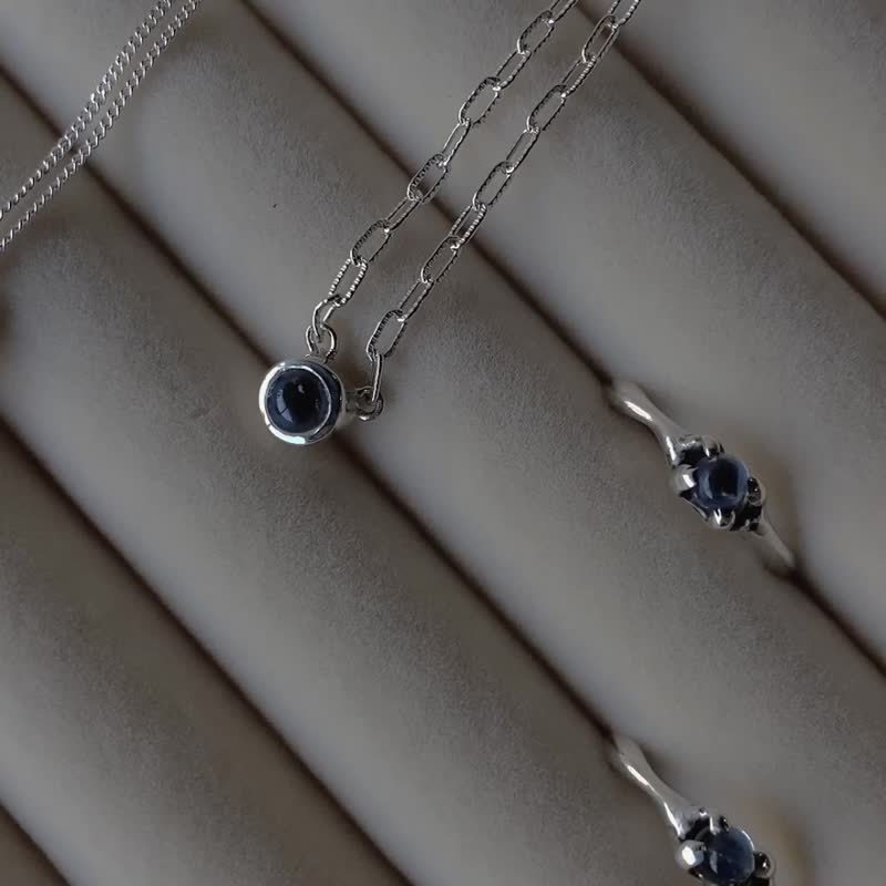 Inner Light Gemstone Grade Blue Moonstone Necklace Gift Packaging - สร้อยคอ - คริสตัล สีน้ำเงิน