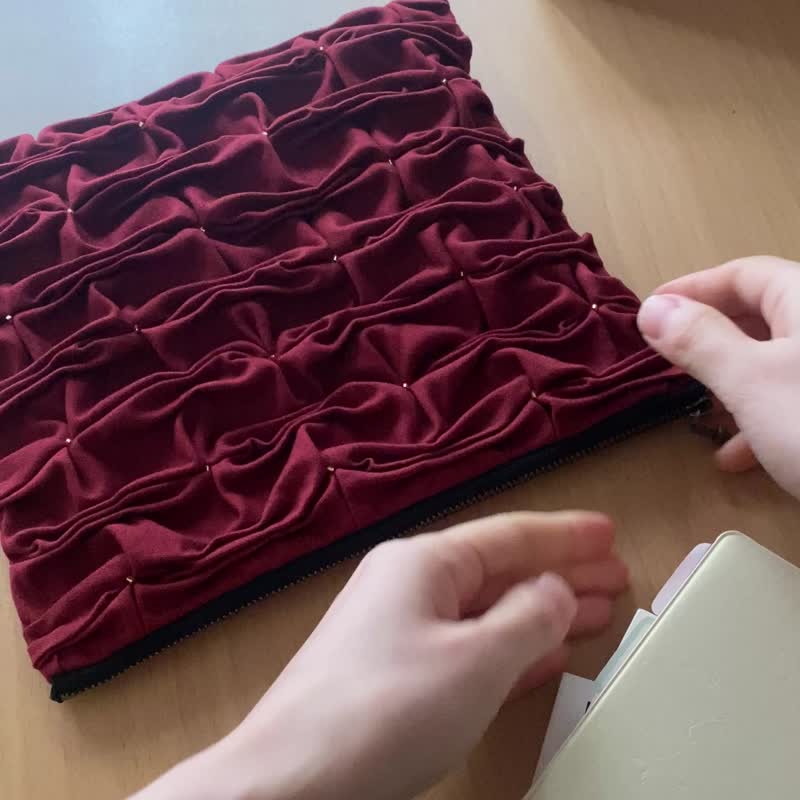 Smocking Pouch 01 - 化妝包/收納袋 - 棉．麻 紅色