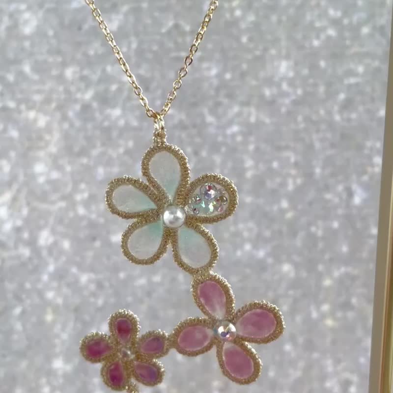 Necklace of tatting lace flowers and crystals, Aurora, Pink,blue - สร้อยคอ - เรซิน หลากหลายสี