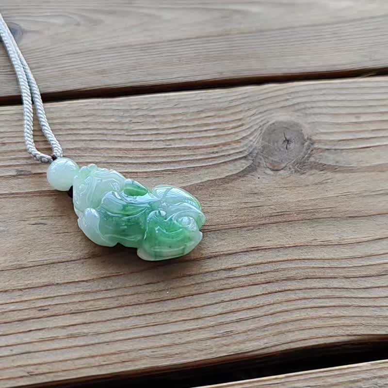 親翠 天然翡翠 冰辣綠飄花招財貔貅調整式繩鏈 - 項鍊 - 玉石 多色