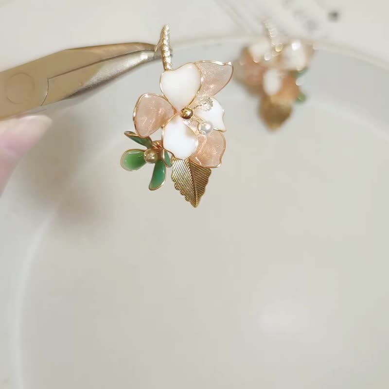 1KM美好如期而至•雙花曲線樹脂耳環 - 耳環/耳夾/耳骨夾 - 樹脂 