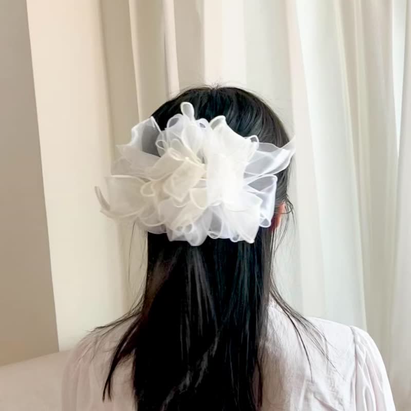 [Original handmade] off-white white flower-shaped flat-nosed hairpin - เครื่องประดับผม - ไฟเบอร์อื่นๆ ขาว