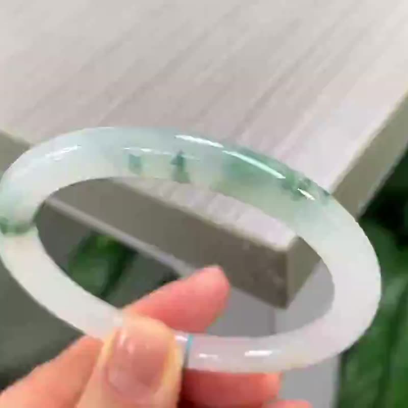 冰種玉鐲 天然翡翠玉鐲 A玉 手鐲 • 冰種飄花翡翠圓鐲 - 手鍊/手環 - 玉石 白色