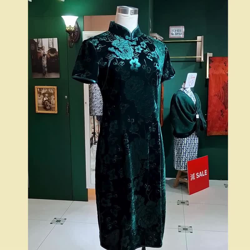 Vintage Qipao Cheongsam Retail Dress Green Embossed Faux Velvet cheongsam Qipao - Qipao - Cotton & Hemp Green