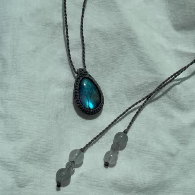 Cloud Blue Labradorite Cloudy Quartz Vintage Bohemian Gemstone Macrame Necklace - 長項鍊 - 半寶石 藍色