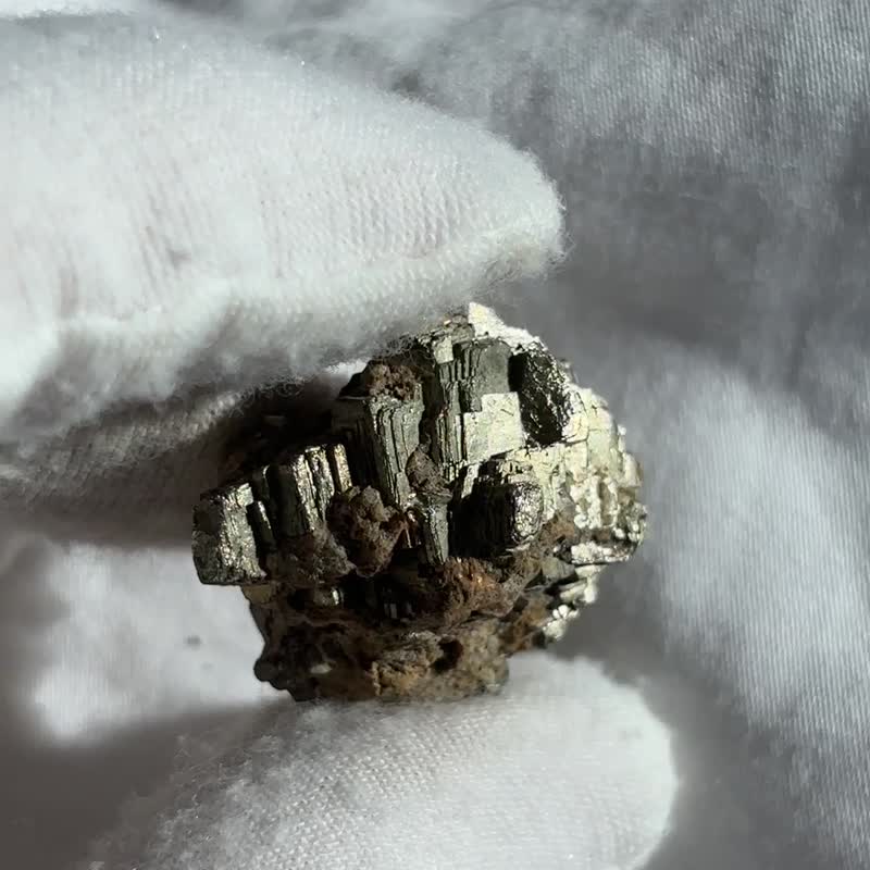 黃鐵礦 愚人金 水晶簇 天然水晶 擺設 水晶原礦 原石 crystal - 擺飾/家飾品 - 水晶 卡其色