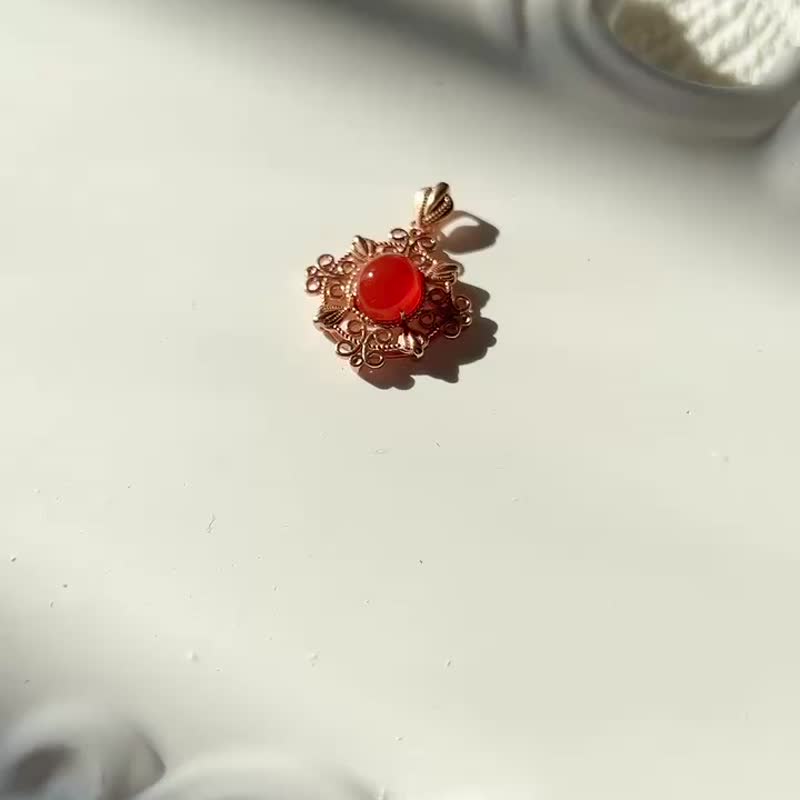 Southern Red Rose Gold Pendant - สร้อยคอ - เครื่องเพชรพลอย สีแดง