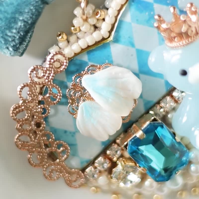 Cherry blossom necklace, light blue, resin clay, beads and resin - สร้อยคอ - แก้ว สีน้ำเงิน